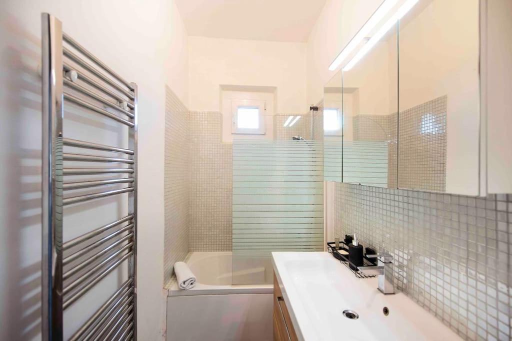 Jolie Maison Sur Orleans, Parking & Climatisation ภายนอก รูปภาพ
